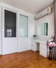 บิ้วอินกรุผนัง,บิ้วอินตู้เสื้อผ้า,เฟอร์นิเจอร์บิ้วอิน,เฟอร์นิเจอร์,บิ้วอิน,บิวท์อิน,ชุดทีวีบิ้วอิน,บ้านเดี่ยว,ตู้เสื้อผ้า,โต๊ะแป้ง,เตียงบิ้วอิน,เตียงนอน,กรุระแนงไม้,งานกรุผนัง,กรุผนัง,ครัวบิ้วอิน,ตู้เสื้อผ้าบานเฟรมอลู,บิ้วห้องครัว,กรุผนังบิ้วอิน