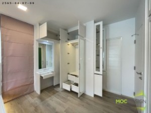 ตู้เสื้อผ้าบิ้วอิน,บิ้วอินตู้เสื้อผ้า,เฟอร์นิเจอร์บิ้วอิน,เฟอร์นิเจอร์,บิ้วอิน,บิวท์อิน,ชุดทีวีบิ้วอิน,บ้านเดี่ยว,ตู้เสื้อผ้า,โต๊ะแป้ง,เตียงบิ้วอิน,เตียงนอน,กรุระแนงไม้,งานกรุผนัง,กรุผนัง,ครัวบิ้วอิน,บิ้วอินครัว,บิ้วห้องครัว,วิลาจิโอ้ประชาอุทิศ90