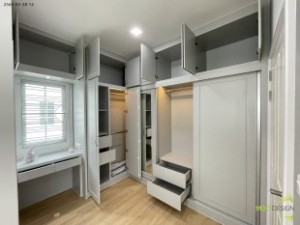 ตู้เสื้อผ้าบิ้วอิน,บิ้วอินตู้เสื้อผ้า,เฟอร์นิเจอร์บิ้วอิน,เฟอร์นิเจอร์,บิ้วอิน,บิวท์อิน,ชุดทีวีบิ้วอิน,บ้านเดี่ยว,ตู้เสื้อผ้า,โต๊ะแป้ง,เตียงบิ้วอิน,เตียงนอน,กรุระแนงไม้,กรุผนังไม้,งานกรุผนัง,กรุผนัง,ครัวบิ้วอิน,บิ้วอินครัว,ครัวกันน้ำ,บิ้วห้องครัว