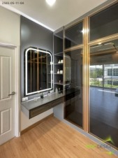 ตู้เสื้อผ้าบิ้วอิน,บิ้วอินตู้เสื้อผ้า,เฟอร์นิเจอร์บิ้วอิน,เฟอร์นิเจอร์,บิ้วอิน,บิวท์อิน,ชุดทีวีบิ้วอิน,บ้านเดี่ยว,ตู้เสื้อผ้า,โต๊ะแป้ง,เตียงบิ้วอิน,เตียงนอน,กรุระแนงไม้,กรุผนังไม้,งานกรุผนัง,กรุผนัง,ครัวบิ้วอิน,บิ้วอินครัว,ครัวกันน้ำ,บิ้วห้องครัว