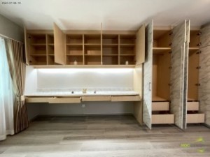 ตู้เสื้อผ้าบิ้วอิน,บิ้วอินตู้เสื้อผ้า,เฟอร์นิเจอร์บิ้วอิน,เฟอร์นิเจอร์,บิ้วอิน,บิวท์อิน,ชุดทีวีบิ้วอิน,บ้านเดี่ยว,ตู้เสื้อผ้า,โต๊ะแป้ง,เตียงบิ้วอิน,เตียงนอน,กรุระแนงไม้,กรุผนังไม้,งานกรุผนัง,กรุผนัง,ครัวบิ้วอิน,บิ้วอินครัว,ครัวกันน้ำ,บิ้วห้องครัว