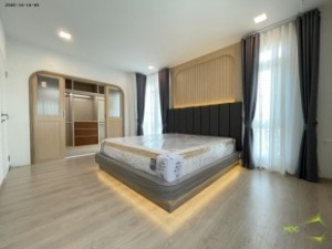 ตู้เสื้อผ้าบิ้วอิน,บิ้วอินตู้เสื้อผ้า,เฟอร์นิเจอร์บิ้วอิน,เฟอร์นิเจอร์,บิ้วอิน,บิวท์อิน,ชุดทีวีบิ้วอิน,บ้านเดี่ยว,ตู้เสื้อผ้า,โต๊ะแป้ง,เตียงบิ้วอิน,เตียงนอน,กรุระแนงไม้,งานกรุผนัง,กรุผนัง,ครัวบิ้วอิน,บิ้วอินครัว,บิ้วห้องครัว,วิลาจิโอ้ประชาอุทิศ90