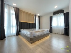 ตู้เสื้อผ้าบิ้วอิน,บิ้วอินตู้เสื้อผ้า,เฟอร์นิเจอร์บิ้วอิน,เฟอร์นิเจอร์,บิ้วอิน,บิวท์อิน,ชุดทีวีบิ้วอิน,บ้านเดี่ยว,ตู้เสื้อผ้า,โต๊ะแป้ง,เตียงบิ้วอิน,เตียงนอน,กรุระแนงไม้,งานกรุผนัง,กรุผนัง,ครัวบิ้วอิน,บิ้วอินครัว,บิ้วห้องครัว,วิลาจิโอ้ประชาอุทิศ90